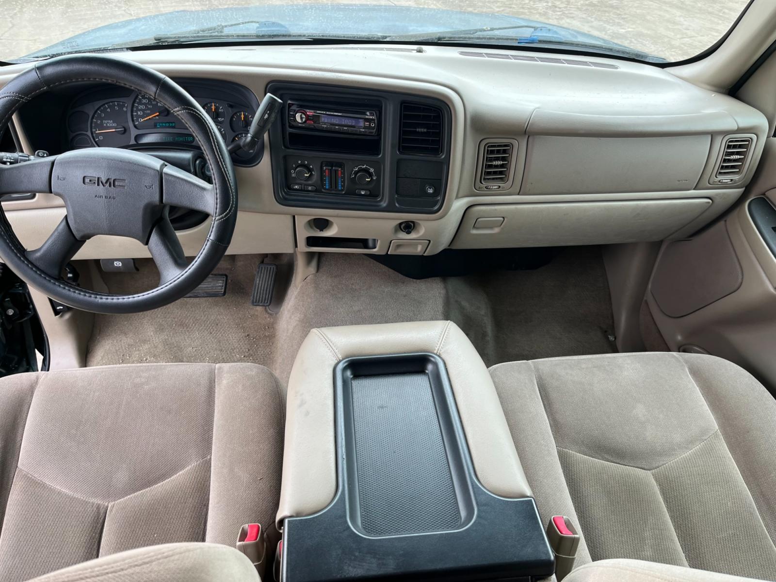 2004 green /TAN GMC Yukon 2WD (1GKEC13V94R) with an 4.8L V8 OHV 16V engine, 4-Speed Automatic Overdrive transmission, located at 14700 Tomball Parkway 249, Houston, TX, 77086, (281) 444-2200, 29.928619, -95.504074 - Photo #10